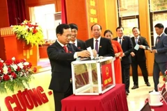 Các đại biểu bỏ phiếu bầu các chức danh HĐND và UBND đặc khu nhiệm kỳ 2026 - 2031.