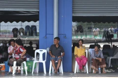 Người dân sơ tán tránh xung đột biên giới tại Buriram, Thái Lan ngày 28/7/2025. (Ảnh: THX/TTXVN)