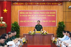 Đại tướng Phan Văn Giang, Bộ trưởng Quốc phòng tại buổi làm việc với Ban Thường vụ Tỉnh uỷ Tây Ninh. (Ảnh: Minh Phú/TTXVN)