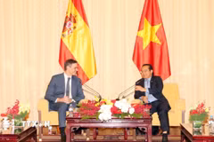 Chủ tịch Ủy ban Nhân dân Thành phố Hồ Chí Minh Nguyễn Văn Được tiếp Thủ tướng Tây Ban Nha Pedro Sanchez. (Ảnh: Xuân Khu/TTXVN)