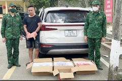 Đối tượng Bùi Văn Hưng bị Bộ đội Biên phòng tỉnh Quảng Ninh bắt giữ cùng tang vật. (Nguồn: Thanh Niên)