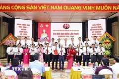 Đồng chí Đỗ Văn Chiến, Ủy viên Bộ Chính trị, Bí thư Trung ương Đảng, Bí thư Đảng ủy Mặt trận Tổ quốc, các đoàn thể Trung ương, Chủ tịch Ủy ban Trung ương Mặt trận Tổ quốc Việt Nam chúc mừng Ban Chấp hành Đảng bộ Trung ương Đoàn nhiệm kỳ 2025 - 2030. (Ảnh: Minh Đức/TTXVN)