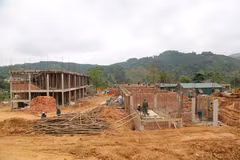 Các đơn vị đang tăng ca, tăng kíp, bảo đảm vật tư đầy đủ để phấn đấu hoàn thành, bàn giao công trình vào cuối tháng 7/2026 theo hợp đồng. (Ảnh: Thanh Thuỷ/TTXVN)