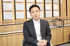 Giáo sư Lưu Thư Minh, Viện trưởng Học viện Môi trường, Đại học Thanh Hoa (Trung Quốc), trả lời phỏng vấn phóng viên TTXVN tại Trung Quốc. (Ảnh: Công Tuyên/TTXVN)