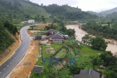 Tuyến đường mở ra cơ hội phát triển cho người dân vùng biên Việt-Lào