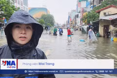 Giao thông tại Huế bị xáo trộn vì ngập lụt 