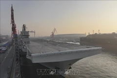 Tàu tấn công đổ bộ thế hệ mới mang tên Tứ Xuyên của Trung Quốc. (Ảnh: THX/TTXVN) 