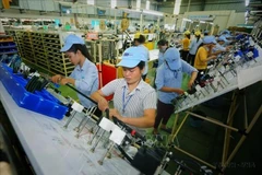 Sản xuất linh kiện điện, điện tử tại Công ty TNHH linh kiện tự động Minda Việt Nam (vốn đầu tư của Ấn Độ) tại Vĩnh Phúc. (Ảnh minh họa: Danh Lam/TTXVN)