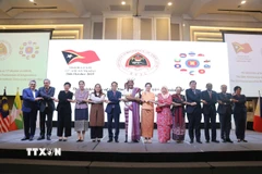 Các đại biểu chụp ảnh chung tại buổi Lễ. (Ảnh: Việt Đức/ TTXVN)