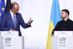 Thủ tướng Friedrich Merz và Tổng thống Ukraine Volodymyr Zelensky tham gia một cuộc họp báo tại Paris, Pháp. (Ảnh: Getty)