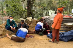 Hiện trường vụ án mạng sát hại 3 người trong gia đình. (Ảnh: TTXVN phát)