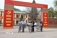 Một khu vực bầu cử ở xã Minh Châu, Hà Nội được trang hoàng lộng lẫy. (Ảnh: Trần Việt/TTXVN)