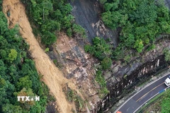 Hình ảnh sạt lở đèo Khánh Lê nhìn từ trên cao 