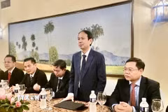 Ông Nguyễn Thanh Tùng, Trưởng đoàn công tác của Nhà xuất bản Giáo dục Việt Nam, tái khẳng định cam kết tiếp tục hỗ trợ Cuba trong công tác in ấn và xuất bản sách. (Ảnh: TTXVN phát)