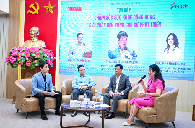 Các chuyên gia trao đổi tại buổi tọa đàm. (Ảnh: PV/Vietnam+) toa-dam.jpg