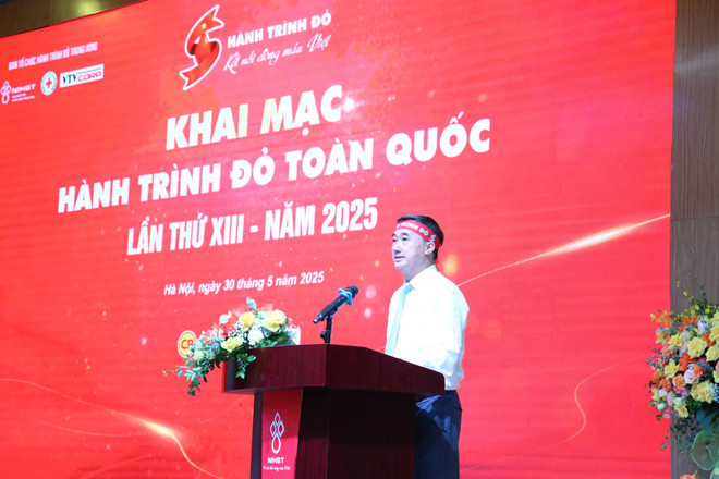 Thứ trưởng Bộ Y tế Trần Văn Thuấn phát biểu tại buổi lễ. (Ảnh: PV/Vietnam+) tt-thuan-phat-bieu.jpg