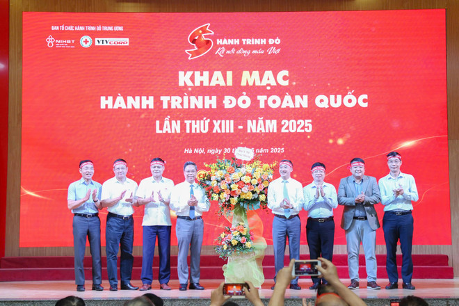Các đại biểu tại buổi lễ. (Ảnh: PV/Vietnam+) khai-mac.jpg