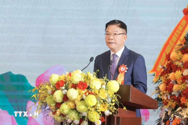 Vice premiärminister Le Thanh Long håller ett direktivtal. (Foto: Minh Quyet/VNA) ttxvn-ptt-phat-bieu.jpg