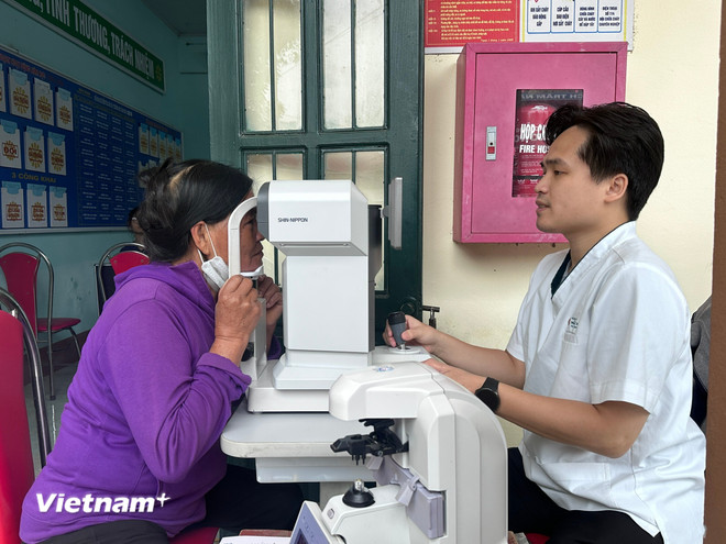 Tại xã Tân Khánh - vùng ven sông Cầu - chịu ảnh hưởng nặng nề khi môi trường ô nhiễm, nguồn nước nhiễm bẩn, nguy cơ bệnh lý về mắt gia tăng. (Ảnh: PV/Vietnam+) vnp-z7149834219928-7dd9595d696ef5b3e94c5d309069b9bf.jpg