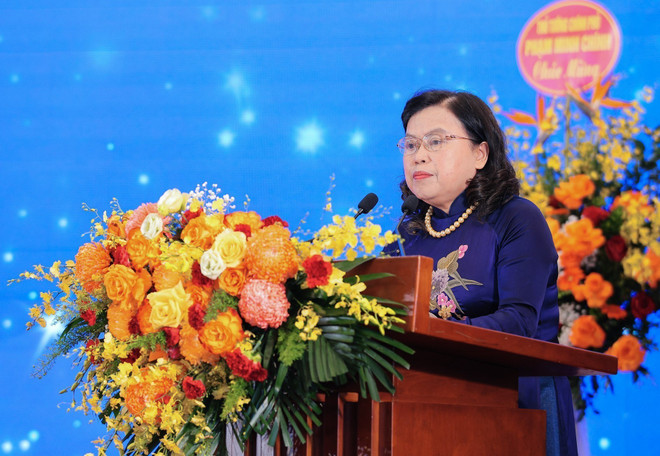 Phó giáo sư Nguyễn Thị Xuyên, Chủ tịch Tổng hội Y học Việt Nam phát biểu khai mạc buổi lễ. (Ảnh: Lê Đông/TTXVN) vna-potal-le-ky-niem-70-nam-tong-hoi-y-hoc-viet-nam-8198136.jpg