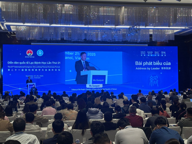 מר או קוק קווין - יועץ שגרירות סין בווייטנאם, דיבר בפורום. (צילום: PV/Vietnam+) dai-su.jpg