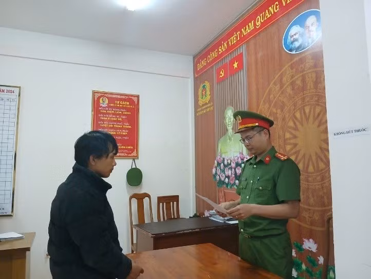 Hồ Trường Kim tại Cơ quan điều tra. (Ảnh: Công an cung cấp)