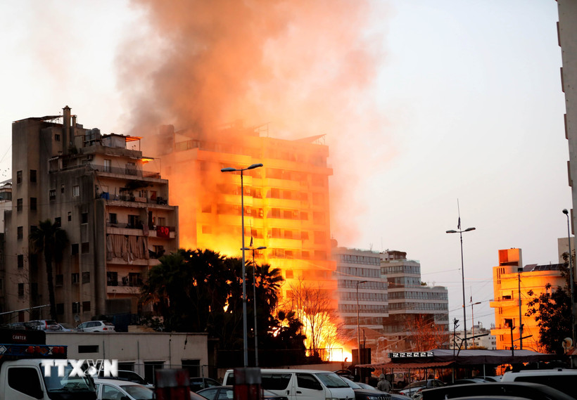 Tòa nhà bị phá hủy sau vụ không kích của lực lượng Israel xuống khu vực Bachoura thuộc Beirut, Liban ngày 12/3. (Ảnh: THX/TTXVN)