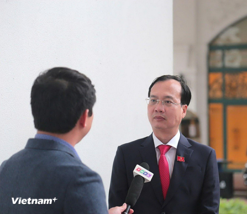 Đồng chí Trần Trí Quang - Phó Bí thư Tỉnh ủy, Chủ tịch UBND tỉnh Vĩnh Long - trả lời phỏng vấn phóng viên báo chí. (Ảnh: Nguyễn Thịnh/Vietnam+)