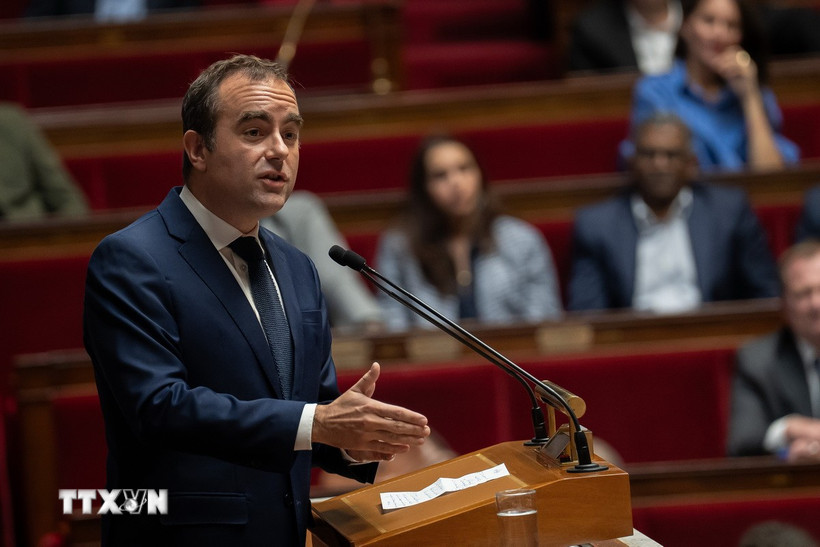 Thủ tướng Pháp Sebastien Lecornu phát biểu trước Quốc hội ở Paris. (Ảnh: THX/TTXVN)