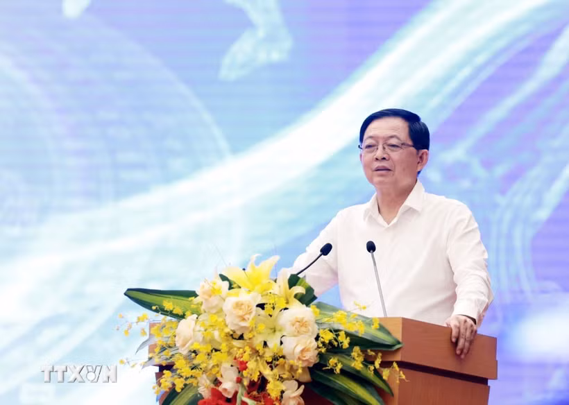 Phó Thủ tướng Chính phủ Hồ Quốc Dũng phát biểu chỉ đạo tại hội nghị. (Ảnh: Tạ Toàn/TTXVN)