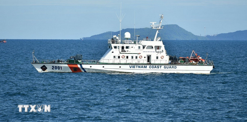 Tàu CSB 2001 lên đường thực hiện nhiệm vụ trên biển. (Ảnh: TTXVN phát)