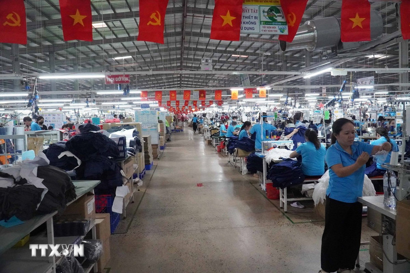 Hoạt động sản xuất tại Công ty Đồng Phú Cường (xã Thống Nhất, tỉnh Đồng Nai). (Ảnh: Công Phong/TTXVN)