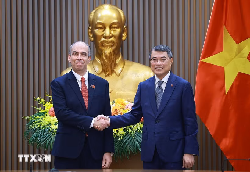 Thủ tướng Lê Minh Hưng tiếp Đại sứ Cuba Rogelio Polanco Fuentes. (Ảnh: Dương Giang/TTXVN)