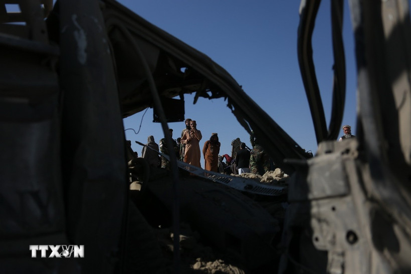 Phương tiện bị phá hủy sau một cuộc không kích tại Nangarhar, Afghanistan. (Ảnh: THX/TTXVN)