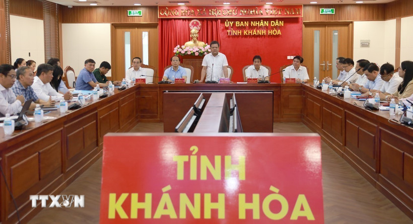 Ủy ban Bầu cử tỉnh Khánh Hòa họp nghe báo cáo nhanh kết quả bầu cử. (Ảnh: Xuân Triệu/TTXVN)