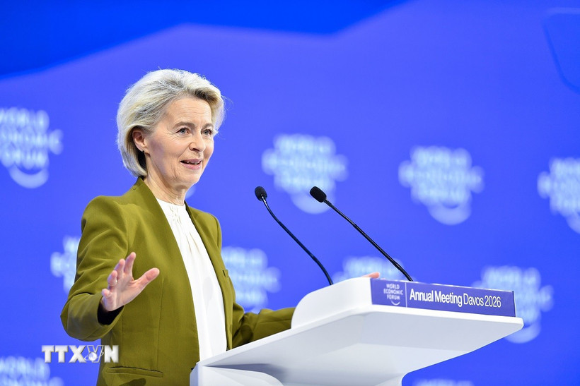 Chủ tịch Ủy ban châu Âu (EC) Ursula von der Leyen phát biểu tại Diễn đàn Kinh tế thế giới (WEF) ở Davos (Thụy Sĩ). (Ảnh: THX/TTXVN)