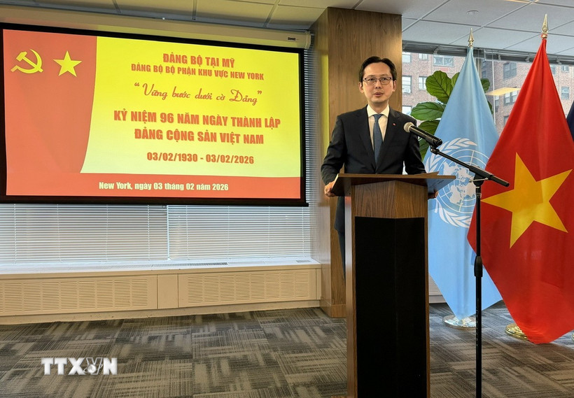 Đại sứ Đỗ Hùng Việt phát biểu tại Lễ kỷ niệm. (Ảnh: Lê Hoàng/TTXVN)