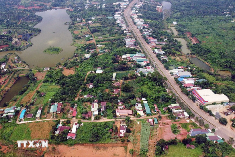 Thủ tướng Chính phủ yêu cầu các bộ, ngành, địa phương khẩn trương hoàn thành rà soát, báo cáo kết quả xử lý các dự án khó khăn, vướng mắc. (Ảnh: TTXVN phát)