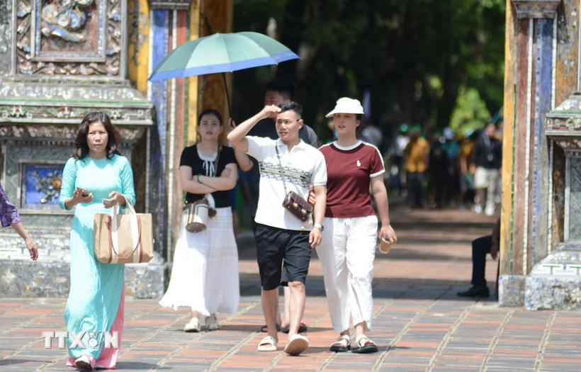 Dịp nghỉ lễ, Tết, nhu cầu đi du lịch của người dân thường tăng cao. (Ảnh: Văn Dũng/TTXVN)