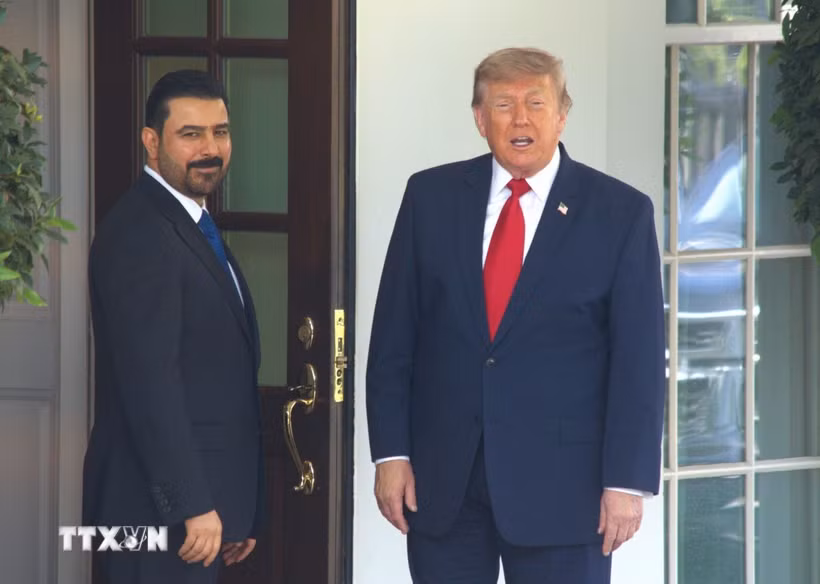 Tổng thống Mỹ Donald Trump và Thủ tướng Iraq Ali al-Zaidi tại cuộc gặp ở Nhà Trắng, Washington, D.C. (Ảnh: THX/TTXVN phát)