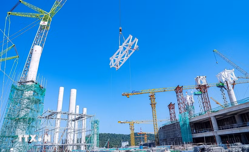 Thi công công trình mở rộng Cảng hàng không quốc tế Phú Quốc trên địa bàn đặc khu Phú Quốc, tỉnh An Giang. (Ảnh: Lê Huy Hải/TTXVN)