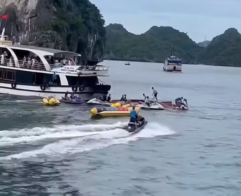 Khu vực xảy ra vụ va chạm giữa tàu du lịch và thuyền máy. (Ảnh: Cắt từ clip)