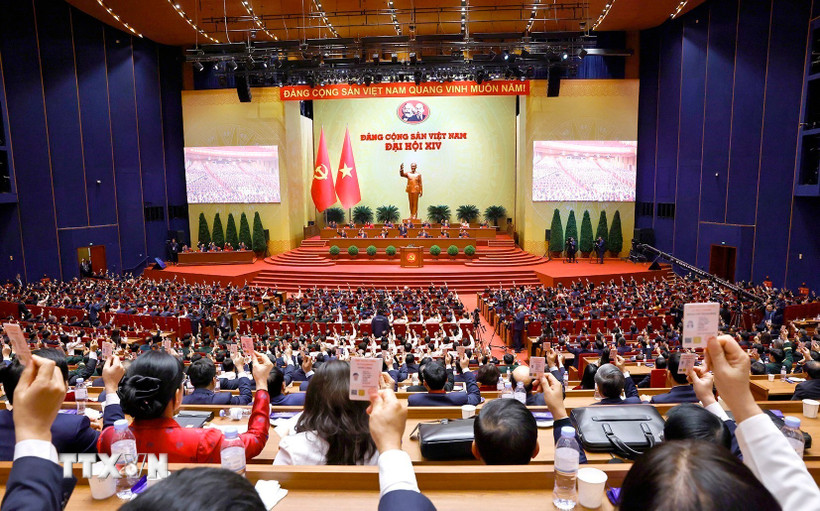 Đại hội biểu quyết thông qua danh sách bầu cử Ban Chấp hành Trung ương Đảng khóa XIV. (Ảnh: TTXVN)