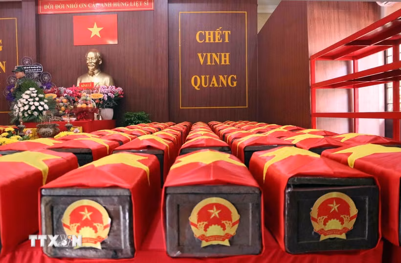 Hài cốt các anh hùng liệt sỹ sau khi được quy tập được quàn trang trọng tại Nhà tưởng niệm, chờ ngày trở về với gia đình, quê hương. (Ảnh: Xuân Khu/TTXVN)