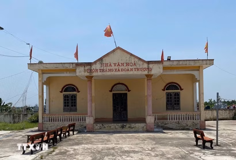 Sau sáp nhập, thôn Hoàng Du, xã Gia Phúc (Hải Phòng) có hai nhà văn hóa đều đã cũ, không đáp ứng quy mô hội họp đông người của thôn mới sau sáp nhập. (Ảnh: Mạnh Minh/TTXVN)