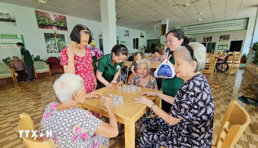 Người cao tuổi được nuôi dưỡng, chăm sóc tại Viện dưỡng lão Tâm An, Thành phố Hồ Chí Minh. (Ảnh: Đinh Hằng/TTXVN)