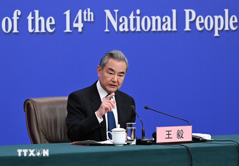 Bộ trưởng Ngoại giao Trung Quốc Vương Nghị phát biểu tại cuộc họp báo bên lề Kỳ họp thứ tư Đại hội Đại biểu Nhân dân toàn quốc Trung Quốc ở Bắc Kinh. (Ảnh: THX/TTXVN)