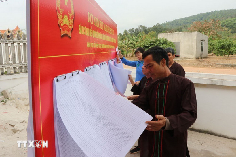 Phường Nguyễn Trãi thành lập 23 khu vực bỏ phiếu đảm bảo thuận tiện cho cử tri, các tổ dân phố gần nhau được gộp vào cùng một khu vực bỏ phiếu. (Ảnh: Mạnh Minh/TTXVN)