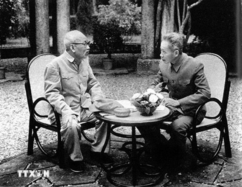 Chủ tịch Hồ Chí Minh và Thủ tướng Phạm Văn Đồng tại Phủ Chủ tịch, Hà Nội (1968). (Ảnh: Tư liệu TTXVN)