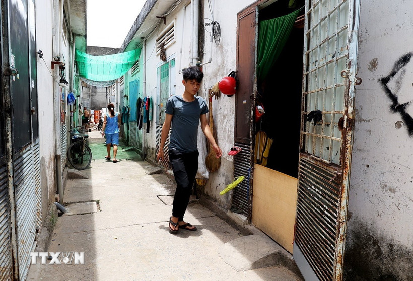 Một dãy trọ cho người lao động ở Thành phố Hồ Chí Minh. (Ảnh: Hồng Đạt/TTXVN)